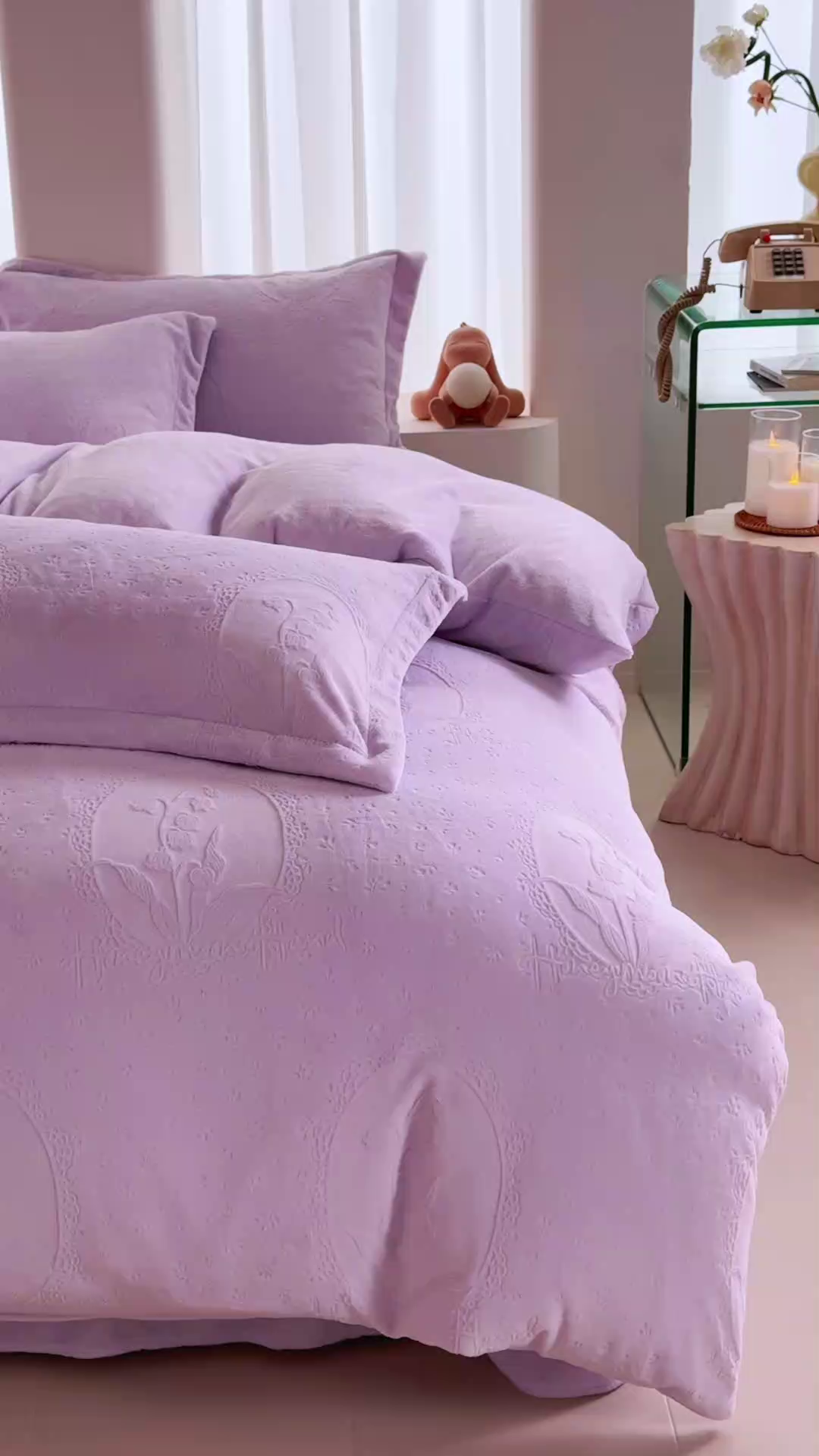 91家纺网 家纺一手货源 找家纺 亿梵 2025秋冬新款A类全消光牛奶绒立体5D雕花绒四件套 琳琅花语-新媚紫