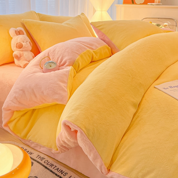 91家纺网 家纺一手货源 找家纺 悦织湾家纺 2025新款简约纯色牛奶绒四件套条纹轻奢时尚冬季加厚保暖床上用品学生宿舍三四件套 牛奶绒-浅黄+浅粉