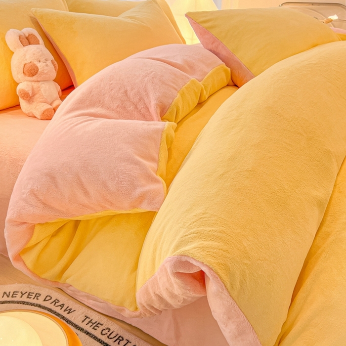 91家纺网 家纺一手货源 找家纺 悦织湾家纺 2025新款简约纯色牛奶绒四件套条纹轻奢时尚冬季加厚保暖床上用品学生宿舍三四件套 牛奶绒-浅黄+浅粉