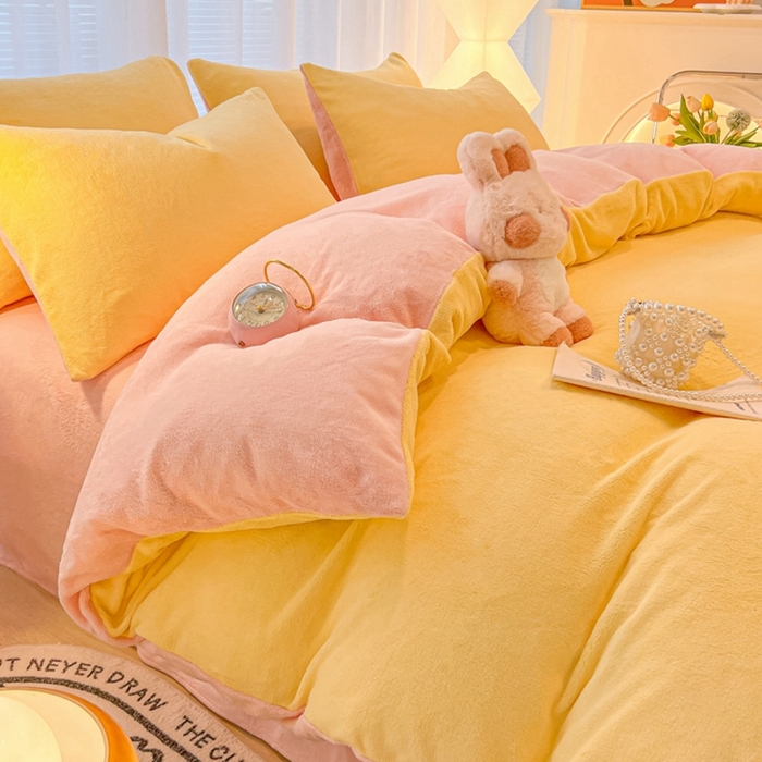 91家纺网 家纺一手货源 找家纺 悦织湾家纺 2025新款简约纯色牛奶绒四件套条纹轻奢时尚冬季加厚保暖床上用品学生宿舍三四件套 牛奶绒-浅黄+浅粉