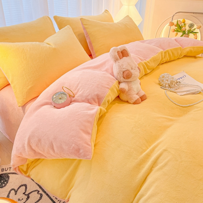 91家纺网 家纺一手货源 找家纺 悦织湾家纺 2025新款简约纯色牛奶绒四件套条纹轻奢时尚冬季加厚保暖床上用品学生宿舍三四件套 牛奶绒-浅黄+浅粉