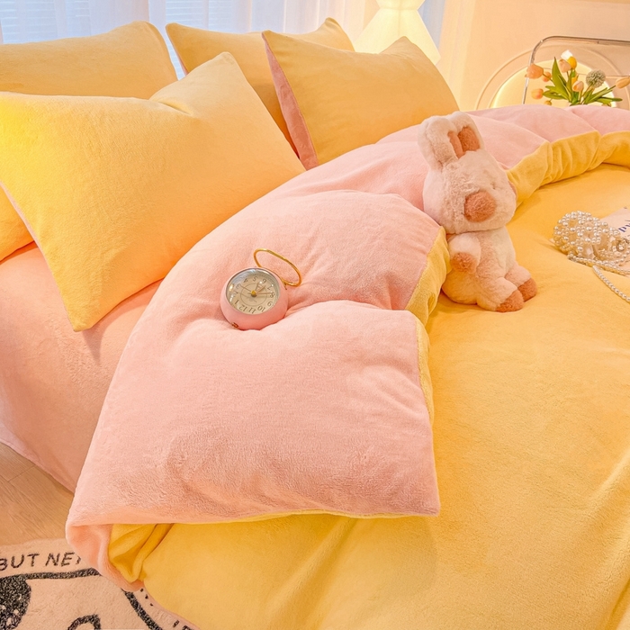 91家纺网 家纺一手货源 找家纺 悦织湾家纺 2025新款简约纯色牛奶绒四件套条纹轻奢时尚冬季加厚保暖床上用品学生宿舍三四件套 牛奶绒-浅黄+浅粉