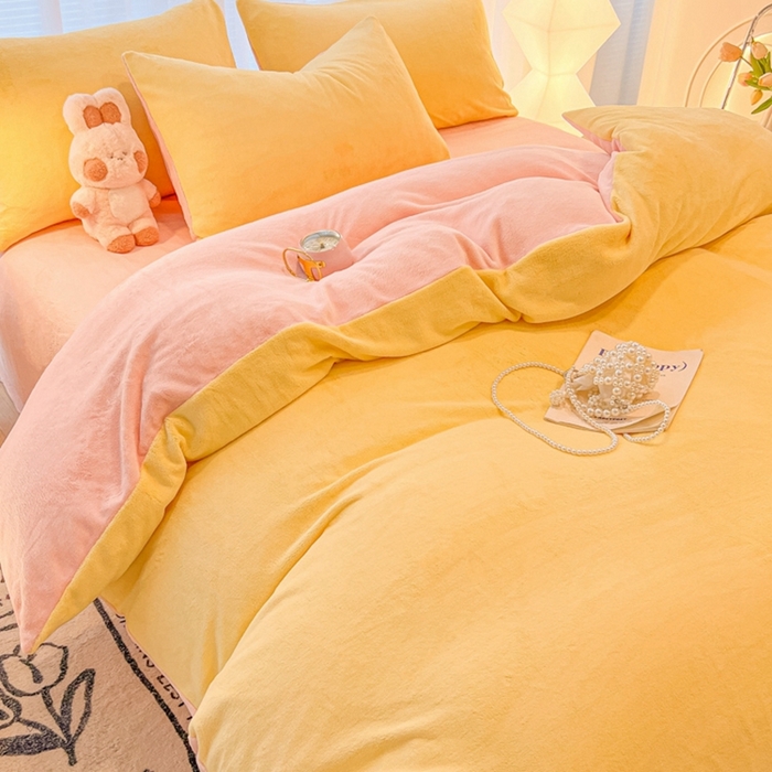 91家纺网 家纺一手货源 找家纺 悦织湾家纺 2025新款简约纯色牛奶绒四件套条纹轻奢时尚冬季加厚保暖床上用品学生宿舍三四件套 牛奶绒-浅黄+浅粉