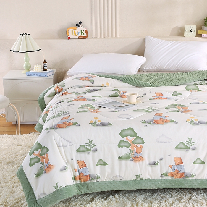 91家纺网 家纺一手货源 找家纺 欧朵 2025新款A类水洗棉豆豆绒被子冬被大豆被芯春秋被冬被 幼儿园 学生宿舍 四季被空调被子森林小熊