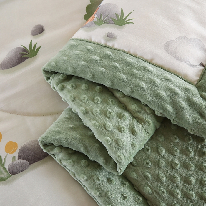 91家纺网 家纺一手货源 找家纺 欧朵 2025新款A类水洗棉豆豆绒被子冬被大豆被芯春秋被冬被 幼儿园 学生宿舍 四季被空调被子森林小熊