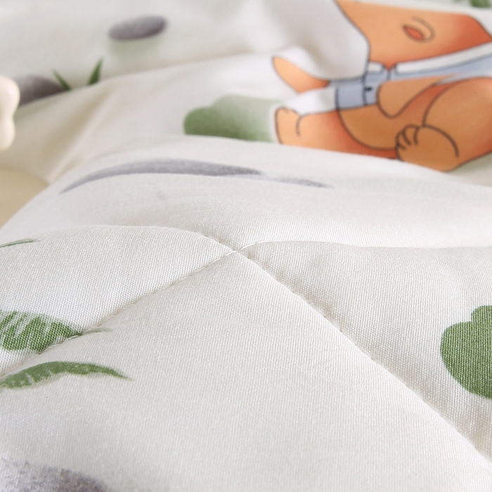 91家纺网 家纺一手货源 找家纺 欧朵 2025新款A类水洗棉豆豆绒被子冬被大豆被芯春秋被冬被 幼儿园 学生宿舍 四季被空调被子森林小熊