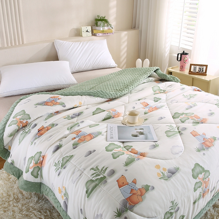 91家纺网 家纺一手货源 找家纺 欧朵 2025新款A类水洗棉豆豆绒被子冬被大豆被芯春秋被冬被 幼儿园 学生宿舍 四季被空调被子森林小熊