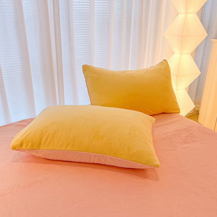 91家纺网 家纺一手货源 找家纺 悦织湾家纺 2025新款简约纯色牛奶绒四件套条纹轻奢时尚冬季加厚保暖床上用品学生宿舍三四件套 牛奶绒-浅黄+浅粉