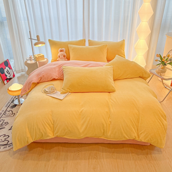 91家纺网 家纺一手货源 找家纺 悦织湾家纺 2025新款简约纯色牛奶绒四件套条纹轻奢时尚冬季加厚保暖床上用品学生宿舍三四件套 牛奶绒-浅黄+浅粉