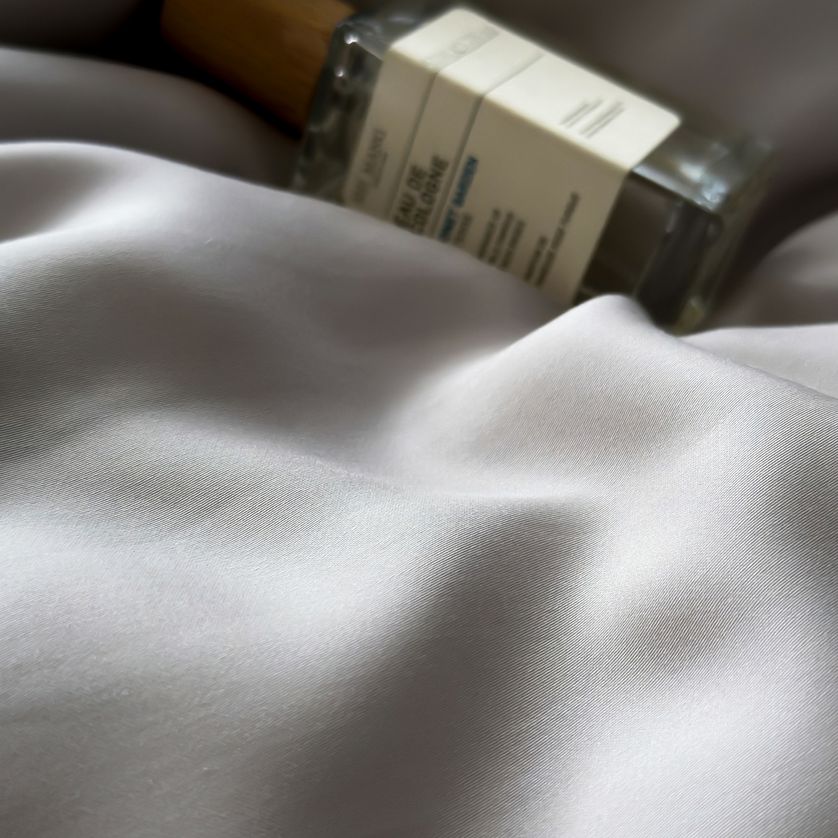 91家纺网 家纺一手货源 找家纺 安妮家居 2025新款100S长绒棉贡缎纯色四件套 胧月灰