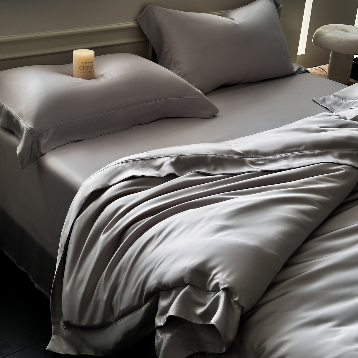 91家纺网 家纺一手货源 找家纺 安妮家居 2025新款100S长绒棉贡缎纯色四件套 胧月灰