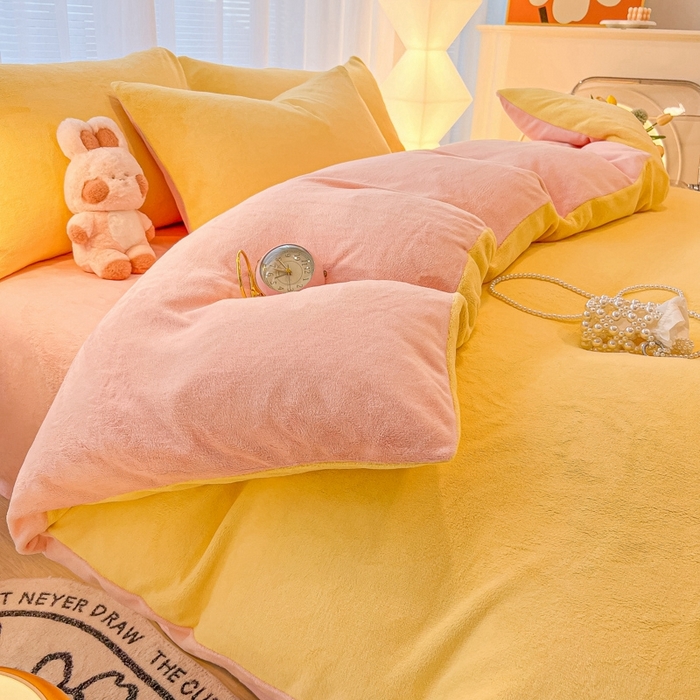 91家纺网 家纺一手货源 找家纺 悦织湾家纺 2025新款简约纯色牛奶绒四件套条纹轻奢时尚冬季加厚保暖床上用品学生宿舍三四件套 牛奶绒-浅黄+浅粉