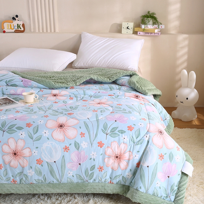 91家纺网 家纺一手货源 找家纺 欧朵 2025新款A类水洗棉豆豆绒被子冬被大豆被芯春秋被冬被 幼儿园 学生宿舍 四季被空调被子十里春风