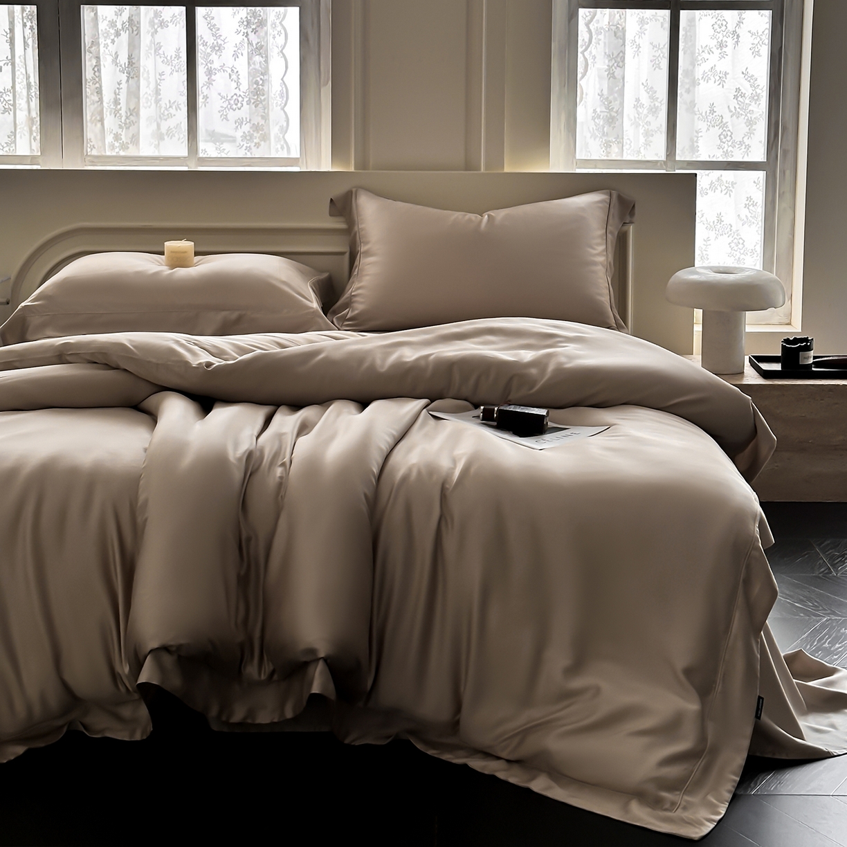 91家纺网 家纺一手货源 找家纺 安妮家居 2025新款100S长绒棉贡缎纯色四件套 砂砾咖