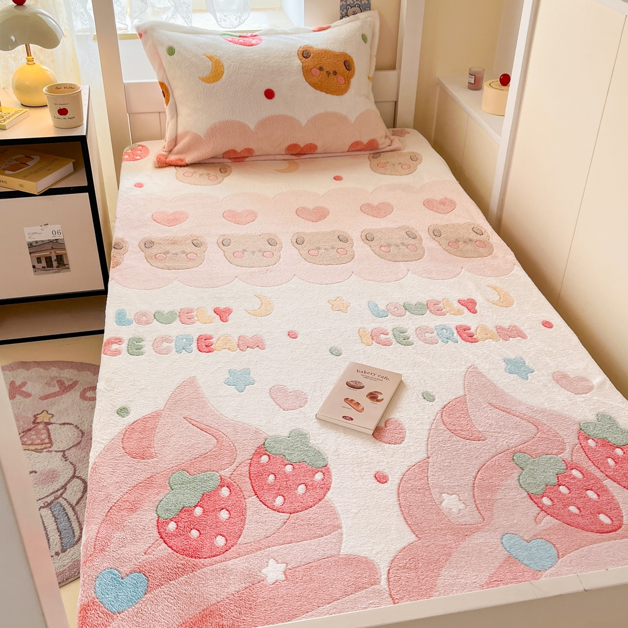 91家纺网 家纺一手货源 找家纺 川悦生活 2025新款雪花绒宿舍单床笠 床笠冰激凌熊