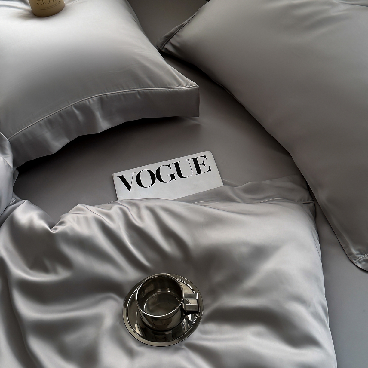 91家纺网 家纺一手货源 找家纺 安妮家居 2025新款100S长绒棉贡缎纯色四件套 胧月灰