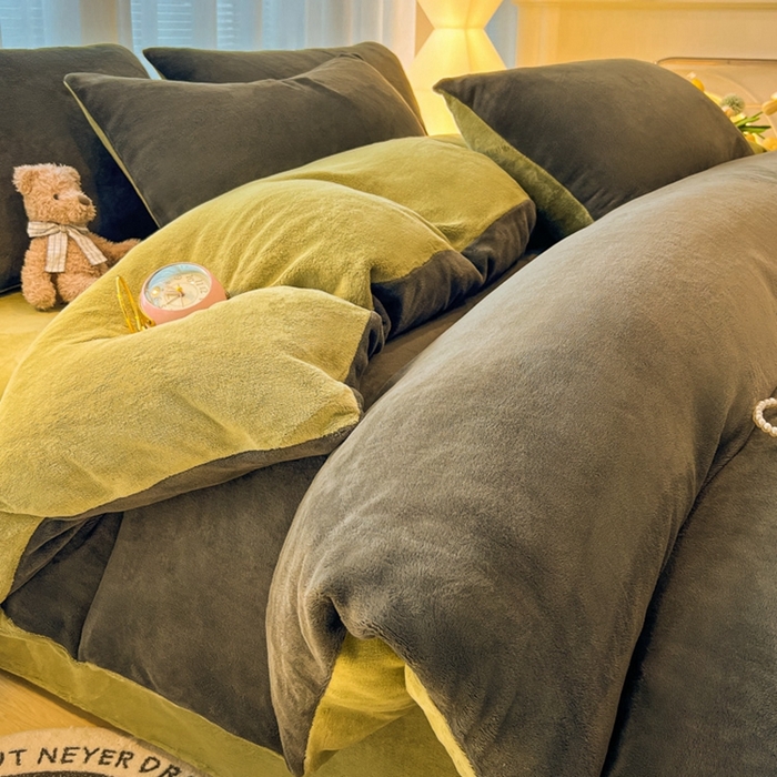 91家纺网 家纺一手货源 找家纺 悦织湾家纺 2025新款简约纯色牛奶绒四件套条纹轻奢时尚冬季加厚保暖床上用品学生宿舍三四件套 牛奶绒-深灰+抹茶