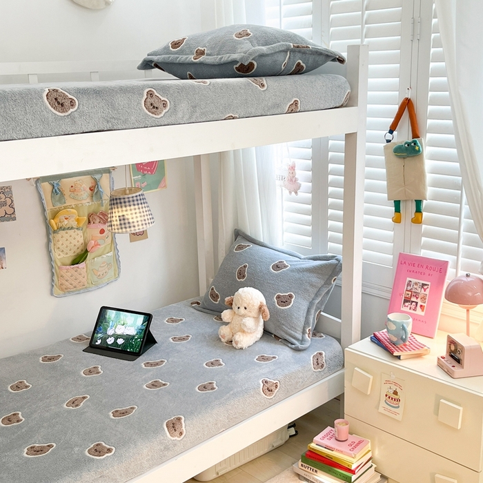 91家纺网 家纺一手货源 找家纺 川悦生活 2025新款雪花绒宿舍单床笠 床笠波波熊