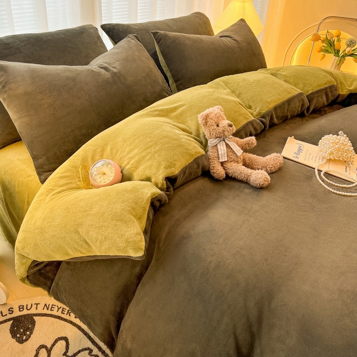 91家纺网 家纺一手货源 找家纺 悦织湾家纺 2025新款简约纯色牛奶绒四件套条纹轻奢时尚冬季加厚保暖床上用品学生宿舍三四件套 牛奶绒-深灰+抹茶