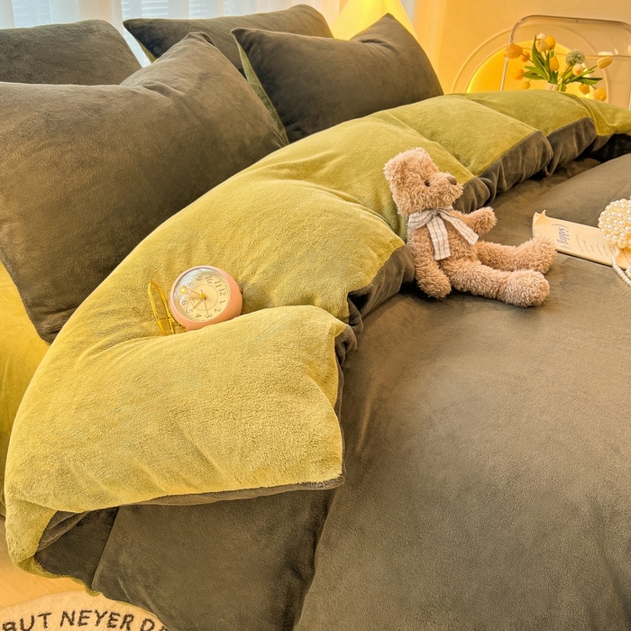 91家纺网 家纺一手货源 找家纺 悦织湾家纺 2025新款简约纯色牛奶绒四件套条纹轻奢时尚冬季加厚保暖床上用品学生宿舍三四件套 牛奶绒-深灰+抹茶