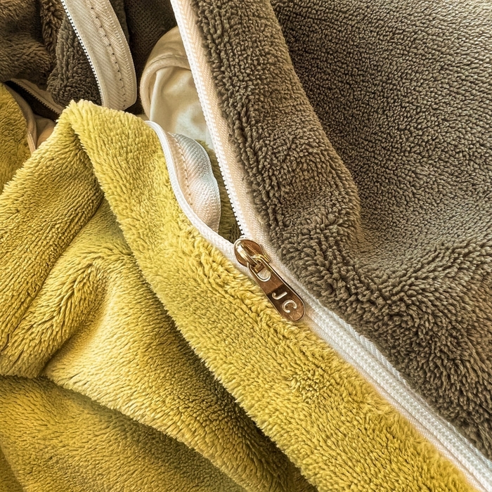 91家纺网 家纺一手货源 找家纺 悦织湾家纺 2025新款简约纯色牛奶绒四件套条纹轻奢时尚冬季加厚保暖床上用品学生宿舍三四件套 牛奶绒-深灰+抹茶