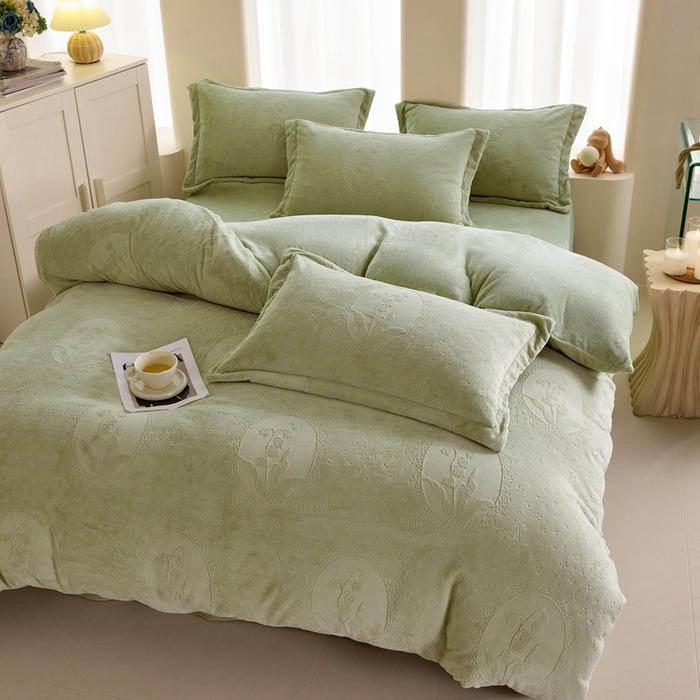 91家纺网 家纺一手货源 找家纺 亿梵 2025秋冬新款A类全消光牛奶绒立体5D雕花绒四件套 琳琅花语-原野绿