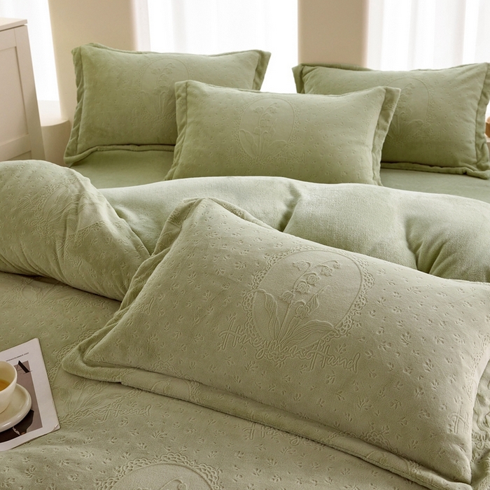 91家纺网 家纺一手货源 找家纺 亿梵 2025秋冬新款A类全消光牛奶绒立体5D雕花绒四件套 琳琅花语-原野绿