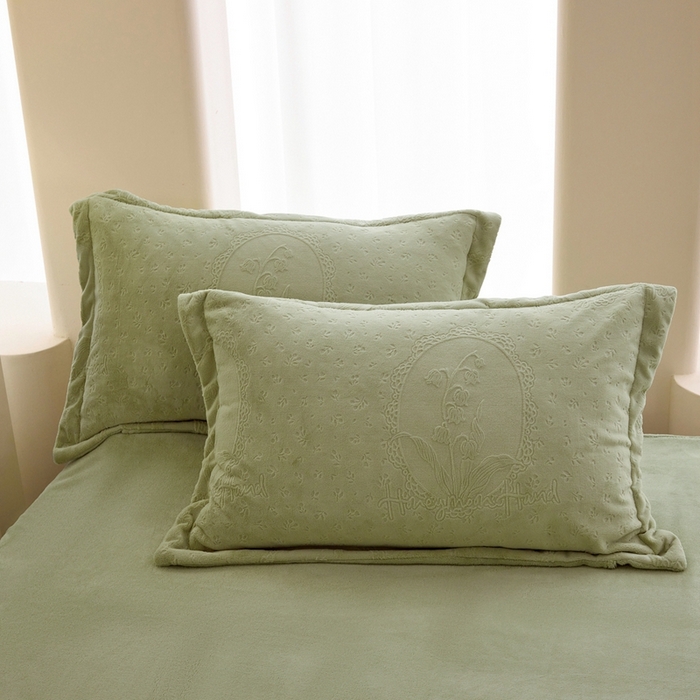 91家纺网 家纺一手货源 找家纺 亿梵 2025秋冬新款A类全消光牛奶绒立体5D雕花绒四件套 琳琅花语-原野绿