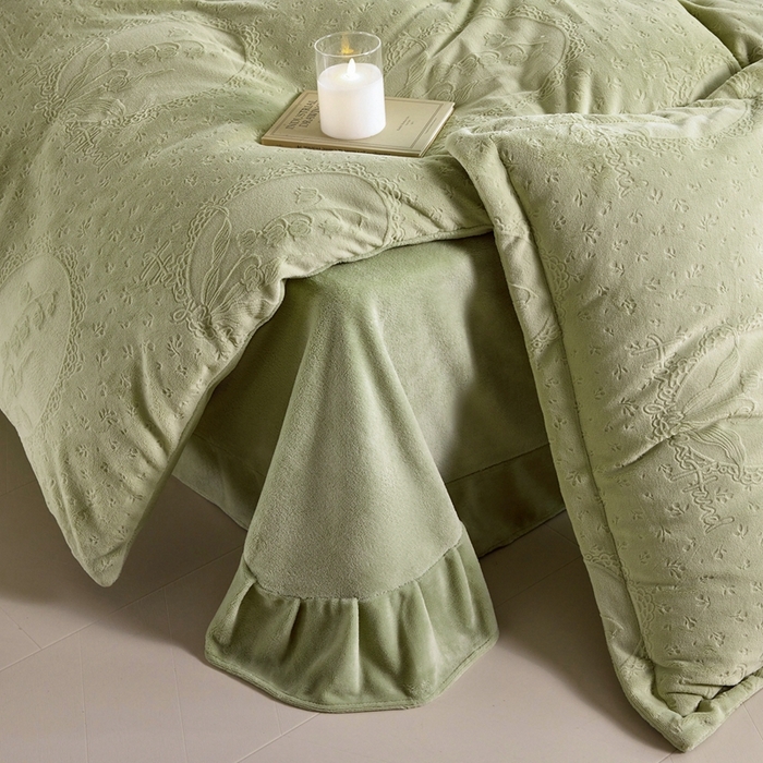 91家纺网 家纺一手货源 找家纺 亿梵 2025秋冬新款A类全消光牛奶绒立体5D雕花绒四件套 琳琅花语-原野绿