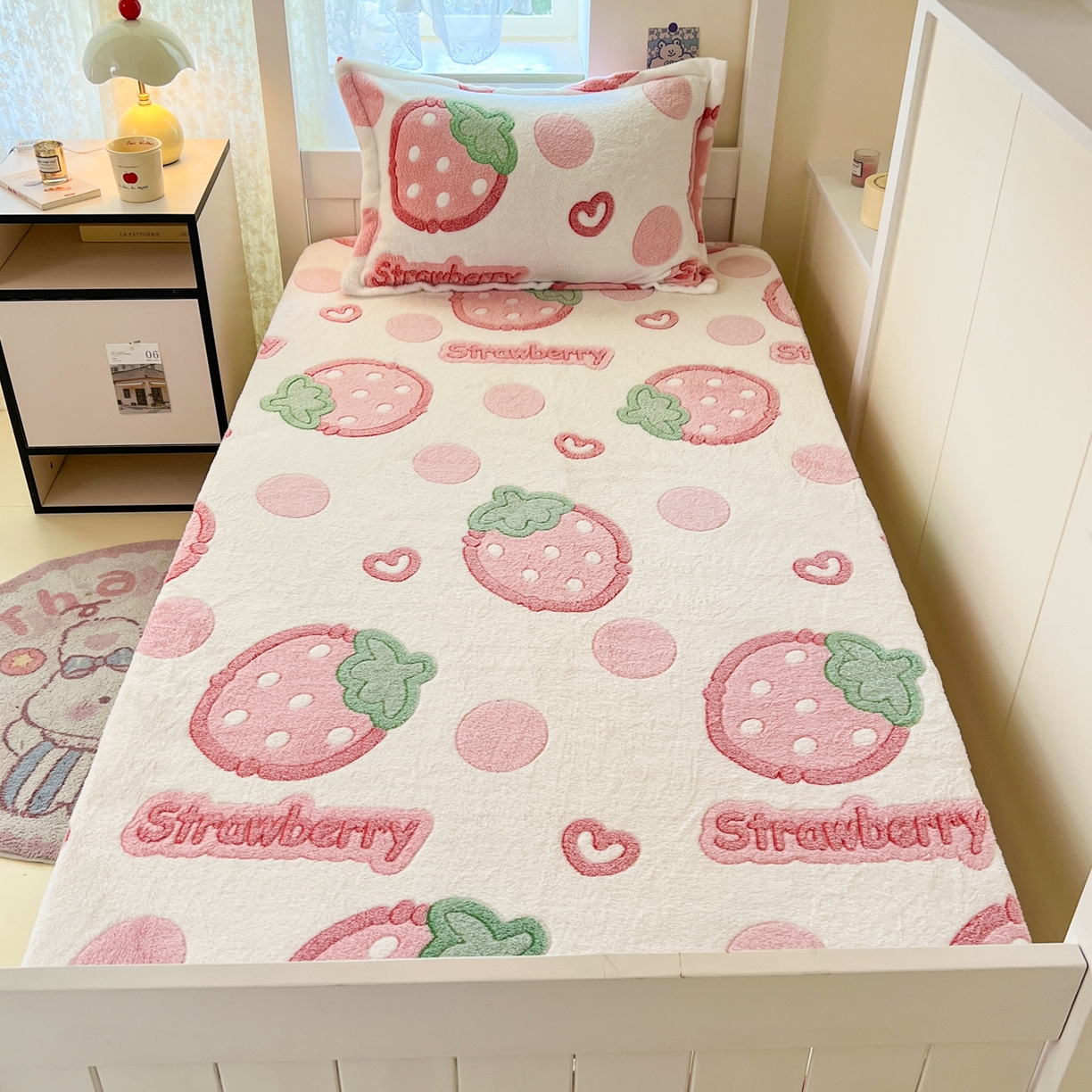 91家纺网 家纺一手货源 找家纺 川悦生活 2025新款雪花绒宿舍单床笠 床笠啵啵草莓