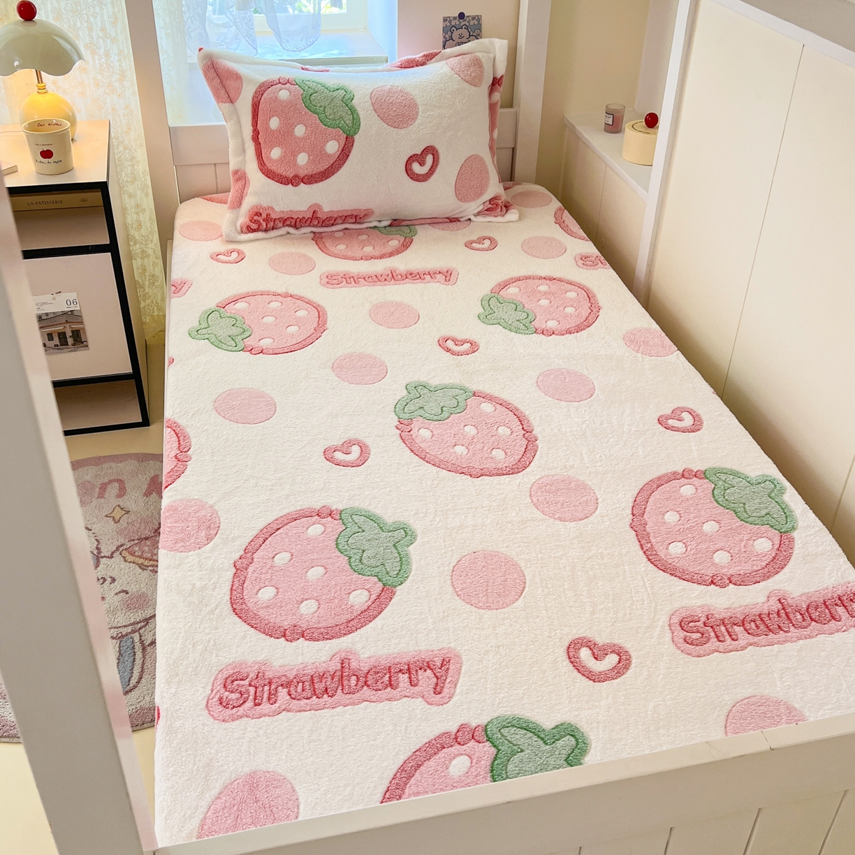 91家纺网 家纺一手货源 找家纺 川悦生活 2025新款雪花绒宿舍单床笠 床笠啵啵草莓