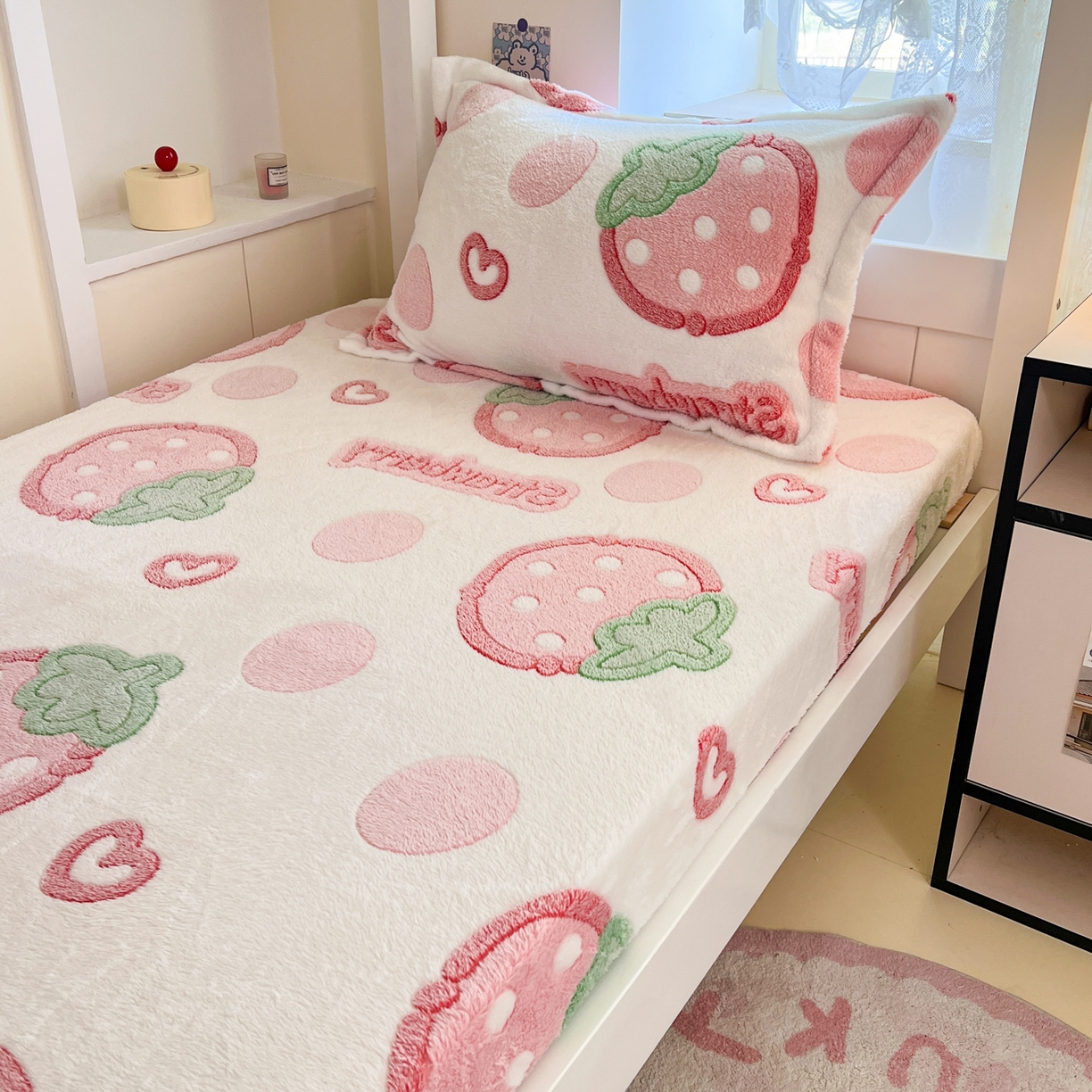 91家纺网 家纺一手货源 找家纺 川悦生活 2025新款雪花绒宿舍单床笠 床笠啵啵草莓