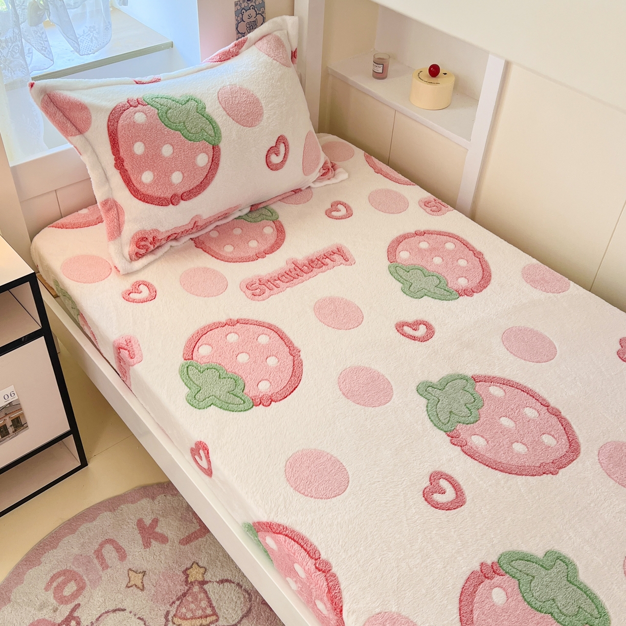 91家纺网 家纺一手货源 找家纺 川悦生活 2025新款雪花绒宿舍单床笠 床笠啵啵草莓