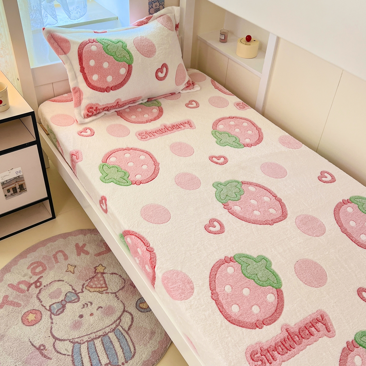91家纺网 家纺一手货源 找家纺 川悦生活 2025新款雪花绒宿舍单床笠 床笠啵啵草莓