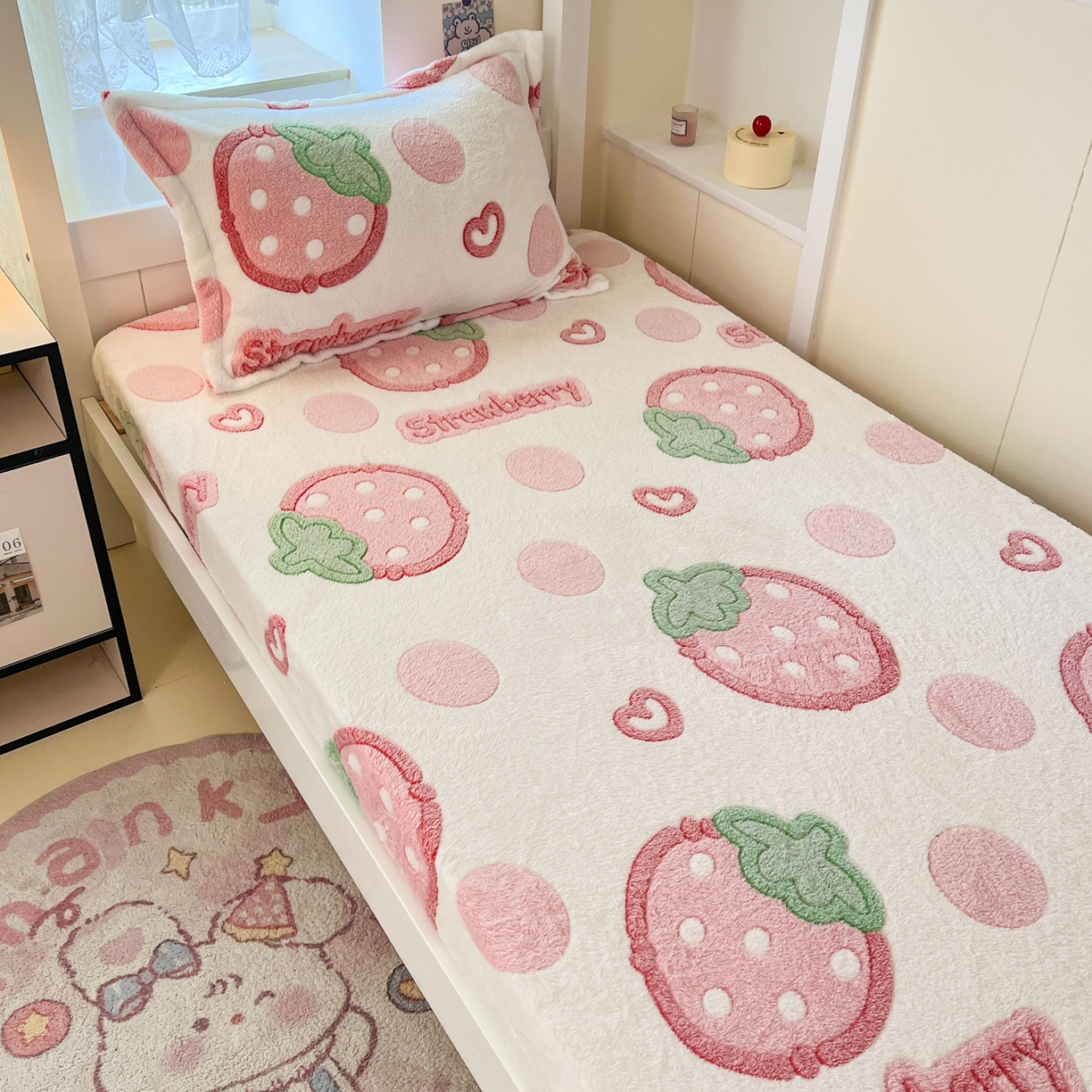 91家纺网 家纺一手货源 找家纺 川悦生活 2025新款雪花绒宿舍单床笠 床笠啵啵草莓
