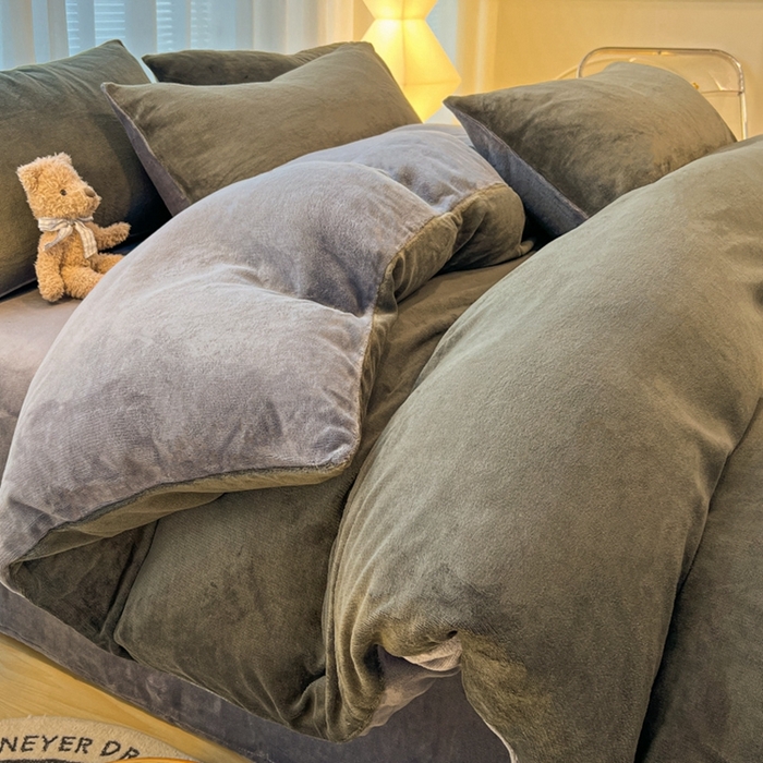 91家纺网 家纺一手货源 找家纺 悦织湾家纺 2025新款简约纯色牛奶绒四件套条纹轻奢时尚冬季加厚保暖床上用品学生宿舍三四件套 牛奶绒-深灰+浅灰