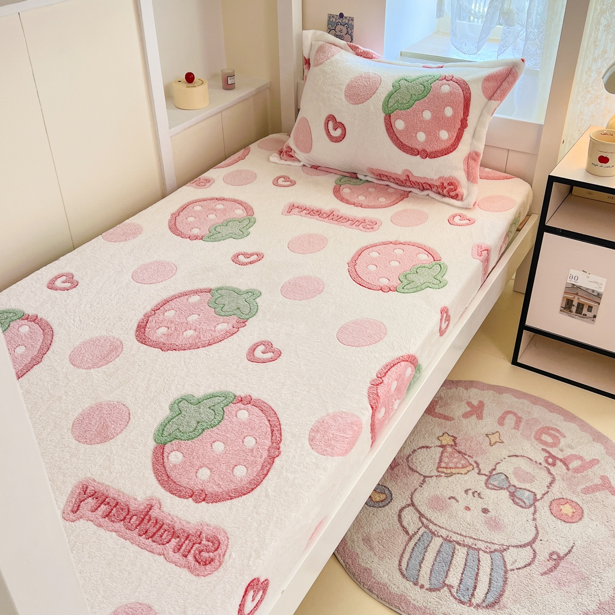 91家纺网 家纺一手货源 找家纺 川悦生活 2025新款雪花绒宿舍单床笠 床笠啵啵草莓