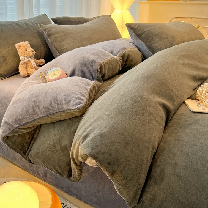 91家纺网 家纺一手货源 找家纺 悦织湾家纺 2025新款简约纯色牛奶绒四件套条纹轻奢时尚冬季加厚保暖床上用品学生宿舍三四件套 牛奶绒-深灰+浅灰