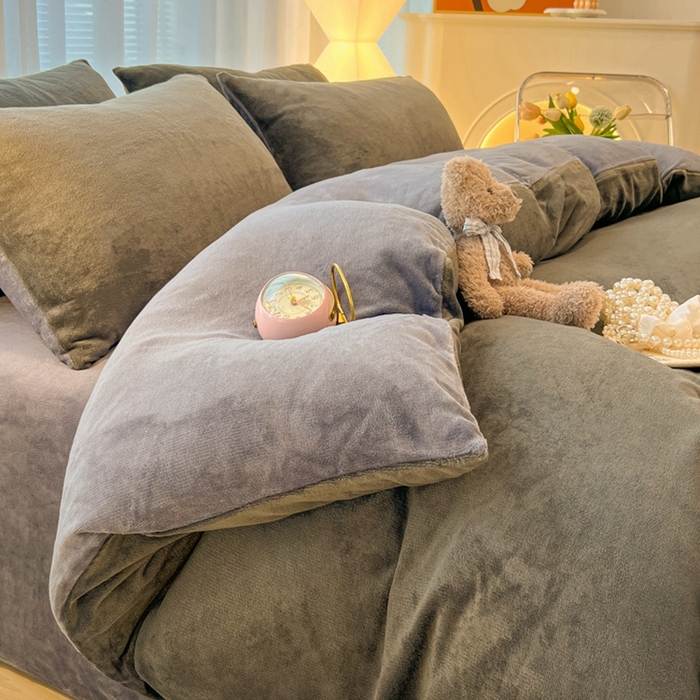 91家纺网 家纺一手货源 找家纺 悦织湾家纺 2025新款简约纯色牛奶绒四件套条纹轻奢时尚冬季加厚保暖床上用品学生宿舍三四件套 牛奶绒-深灰+浅灰