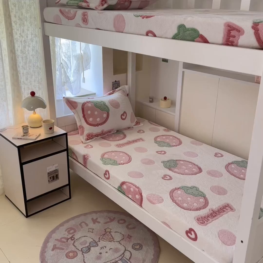 91家纺网 家纺一手货源 找家纺 川悦生活 2025新款雪花绒宿舍单床笠 床笠啵啵草莓