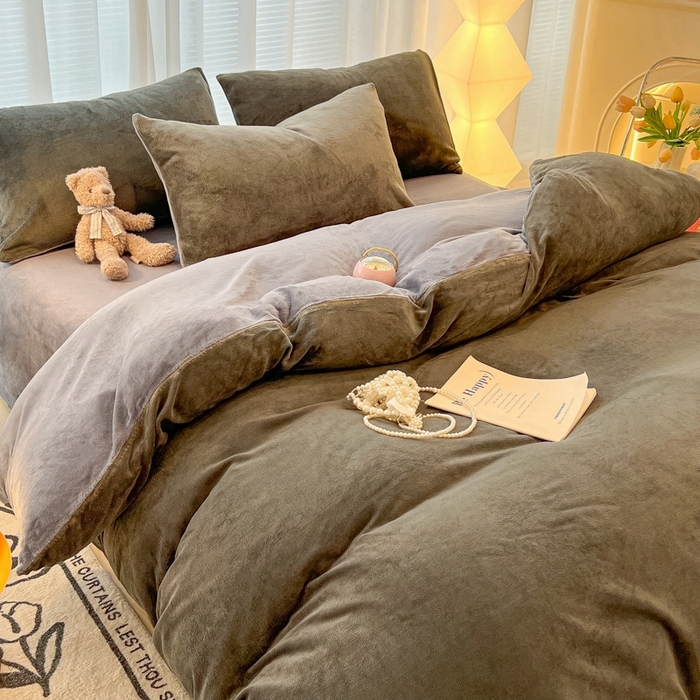 91家纺网 家纺一手货源 找家纺 悦织湾家纺 2025新款简约纯色牛奶绒四件套条纹轻奢时尚冬季加厚保暖床上用品学生宿舍三四件套 牛奶绒-深灰+浅灰