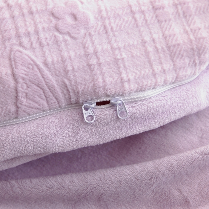 91家纺网 家纺一手货源 找家纺 亿梵 2025秋冬新款A类全消光牛奶绒立体5D雕花绒四件套 田间梦蝶-新媚紫