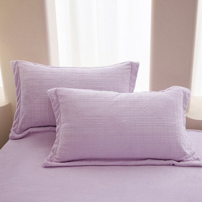 91家纺网 家纺一手货源 找家纺 亿梵 2025秋冬新款A类全消光牛奶绒立体5D雕花绒四件套 田间梦蝶-新媚紫