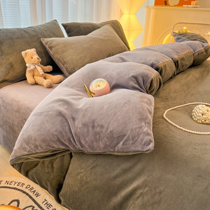 91家纺网 家纺一手货源 找家纺 悦织湾家纺 2025新款简约纯色牛奶绒四件套条纹轻奢时尚冬季加厚保暖床上用品学生宿舍三四件套 牛奶绒-深灰+浅灰