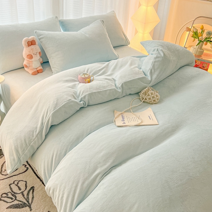 91家纺网 家纺一手货源 找家纺 悦织湾家纺 2025新款简约纯色牛奶绒四件套条纹轻奢时尚冬季加厚保暖床上用品学生宿舍三四件套 牛奶绒-天空兰