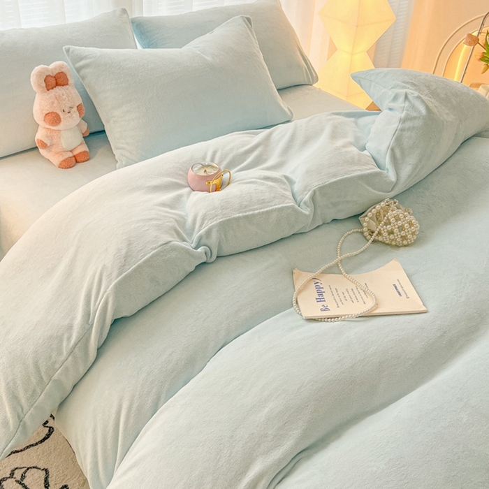 91家纺网 家纺一手货源 找家纺 悦织湾家纺 2025新款简约纯色牛奶绒四件套条纹轻奢时尚冬季加厚保暖床上用品学生宿舍三四件套 牛奶绒-天空兰