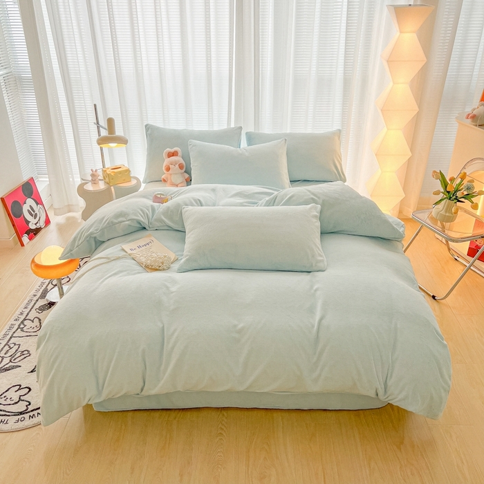 91家纺网 家纺一手货源 找家纺 悦织湾家纺 2025新款简约纯色牛奶绒四件套条纹轻奢时尚冬季加厚保暖床上用品学生宿舍三四件套 牛奶绒-天空兰