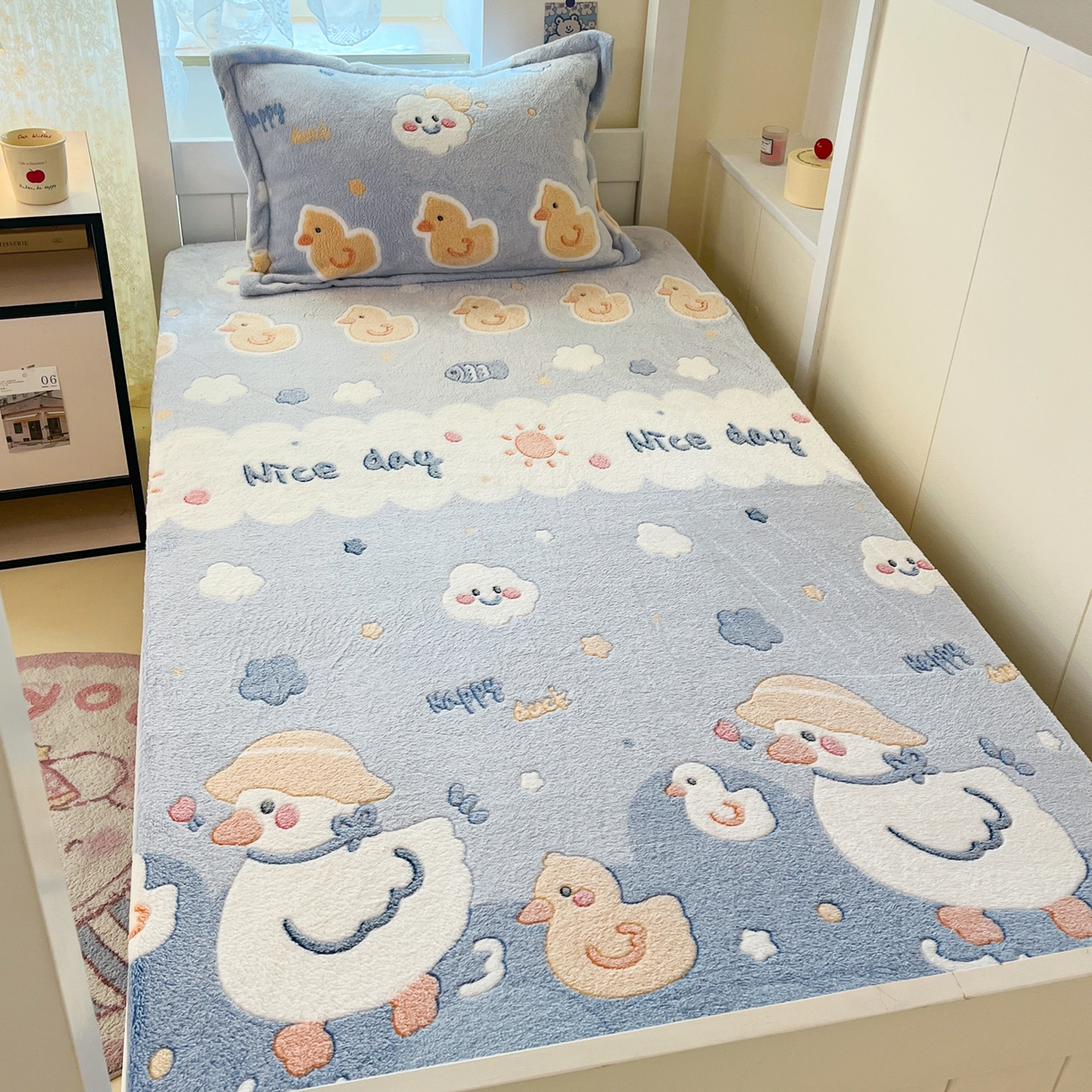 91家纺网 家纺一手货源 找家纺 川悦生活 2025新款雪花绒宿舍单床笠 床笠哒哒鸭丫