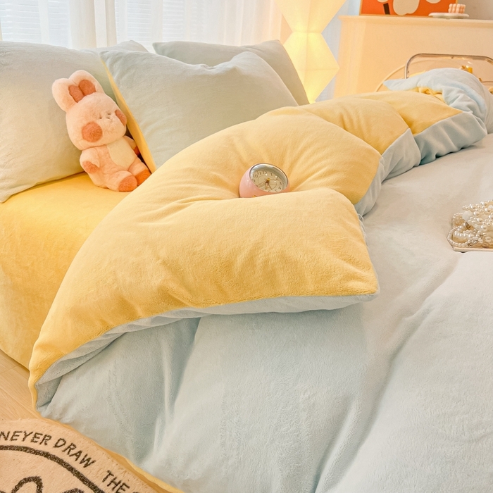 91家纺网 家纺一手货源 找家纺 悦织湾家纺 2025新款简约纯色牛奶绒四件套条纹轻奢时尚冬季加厚保暖床上用品学生宿舍三四件套 牛奶绒-天空兰+浅黄