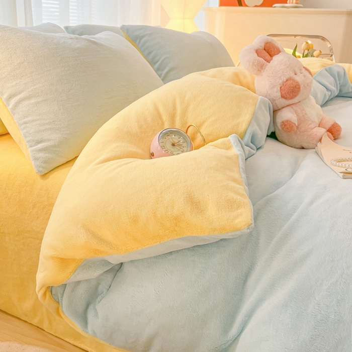 91家纺网 家纺一手货源 找家纺 悦织湾家纺 2025新款简约纯色牛奶绒四件套条纹轻奢时尚冬季加厚保暖床上用品学生宿舍三四件套 牛奶绒-天空兰+浅黄